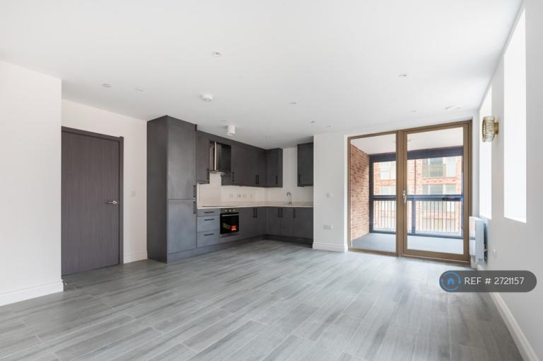 2 bedroom flat in Staines Road, Hounslow, TW4 (2 bed) (#2721157)