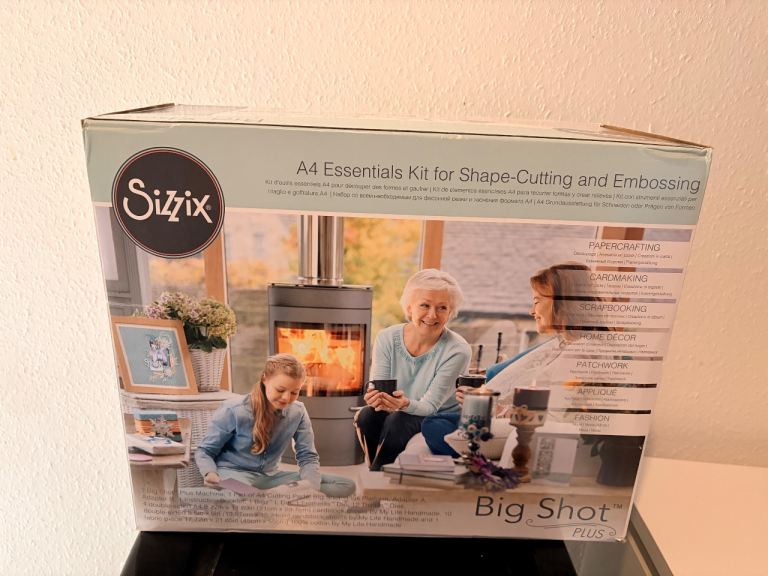 New in box Sizzix big plus. Sizzix A4 Essentials Kit for Shape-Cutting and Embossing.