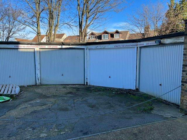 DOUBLE GARAGE WITH POWER GILLINGHAM ME7