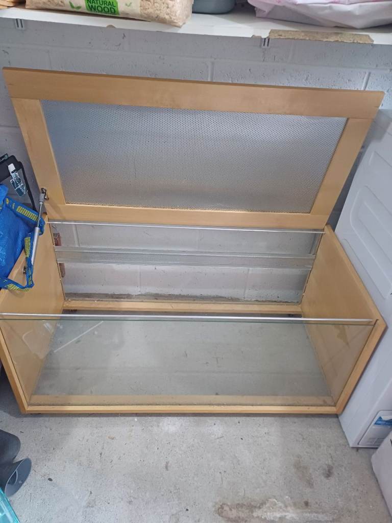 Hamster or small animal cage/enclosure 