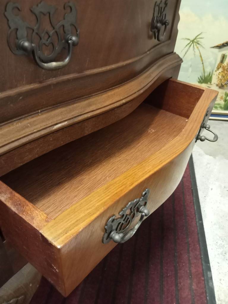 Chest of Bow Fronted Drawers.