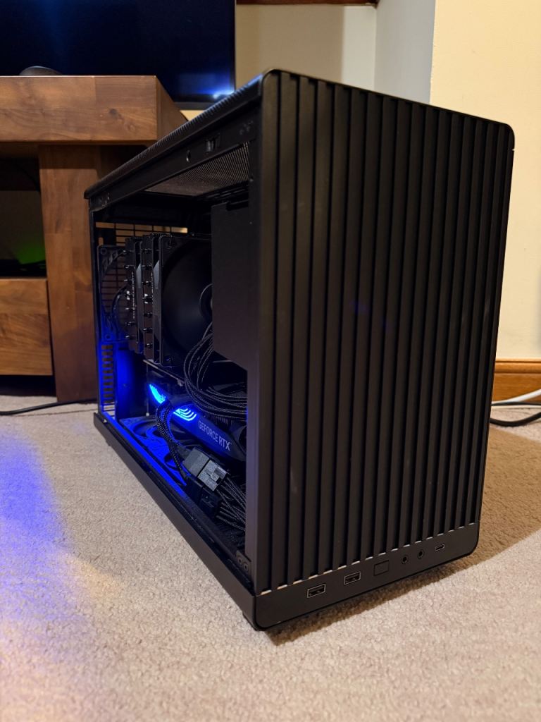 Gaming PC with RTX 4080, Ryzen 9 9950X, 64GB RAM, 2TB SSD