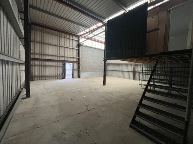 Warehouse / Workshop Unit + Furnished Office To Let – Swanscombe DA10
