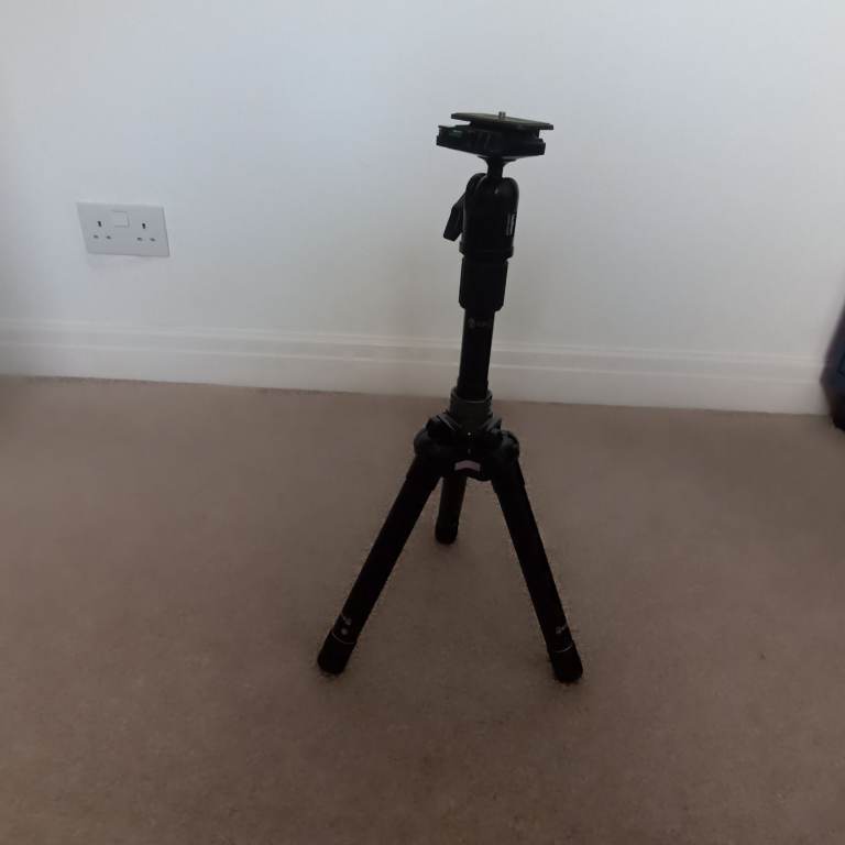 Velbon tripod UT-53D unused - brand new condition.