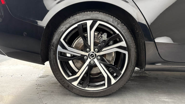 2023 Volvo S60 Plus Dark B5 (250 hp) Saloon Petrol/Electric Hybrid Automatic