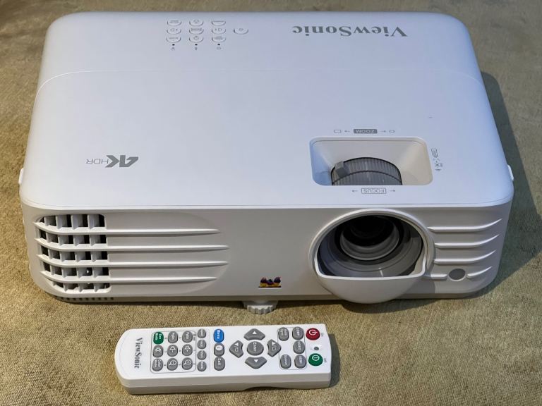 ViewSonic PX701 4K HDR Projector - Very low use. Inc spare bulb