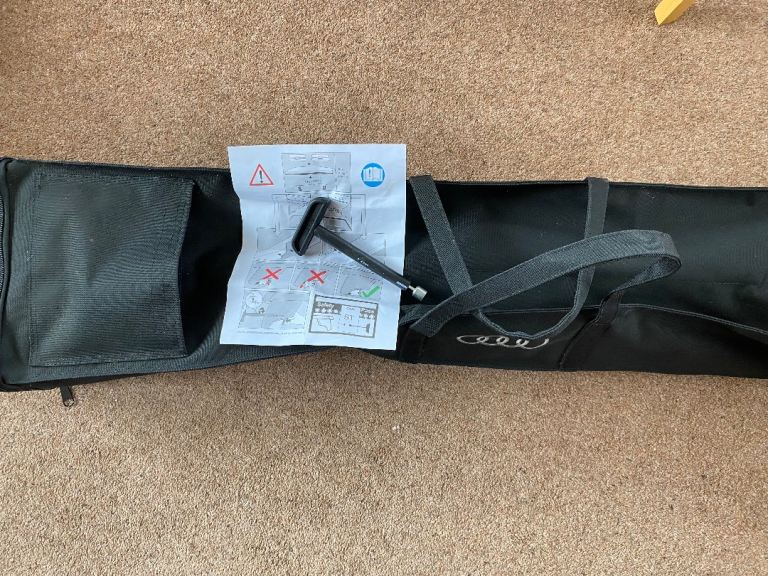 Audi 2019 roof bars with key and bag