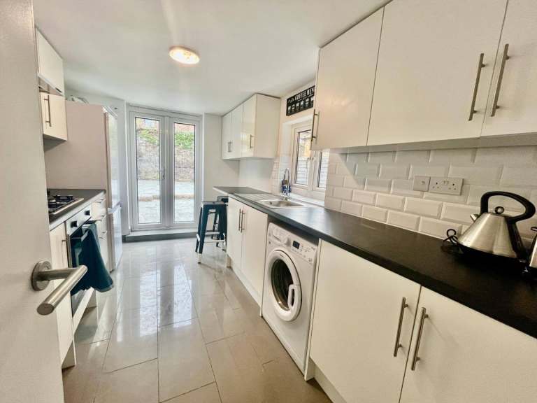 Room For Rent In A 5-Bedroom Flat Share In Tooting 🔥 🔥