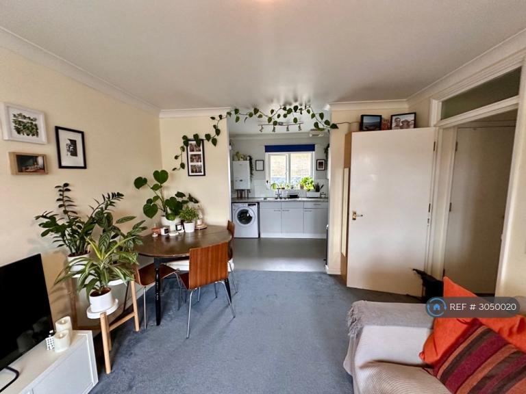 1 bedroom flat in Shepherds Bush, London, W12 (1 bed) (#3050020)