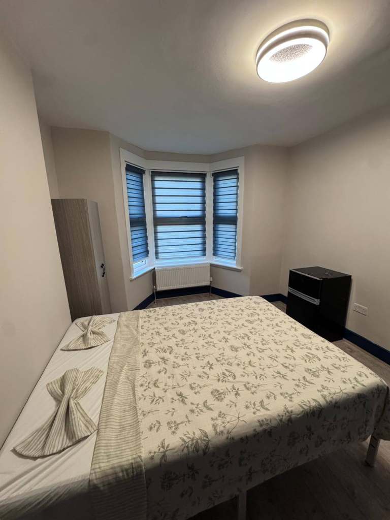 🏠 LOVELY DOUBLE ROOM IN PLAISTOW — AVAILABLE NOW 🔑