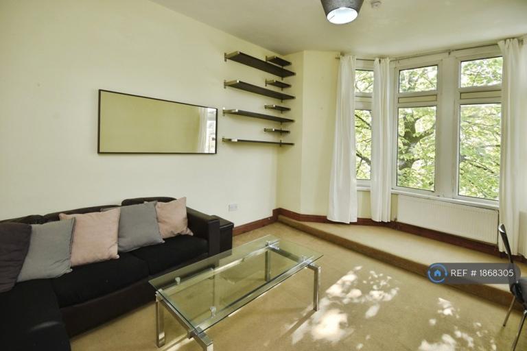 2 bedroom flat in Clare Street, Cardiff, CF11 (2 bed) (#1868305)