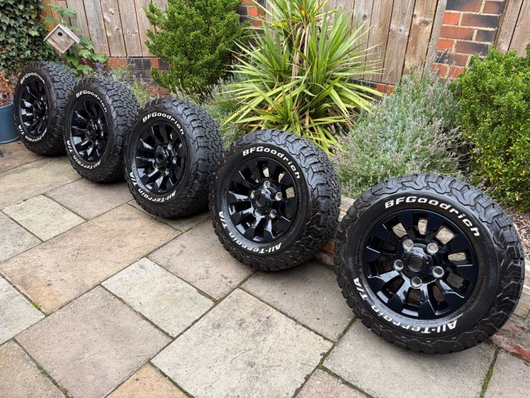 Land Rover Defender 16” sawtooth alloy wheels with BF Goodrich tyres x 5
