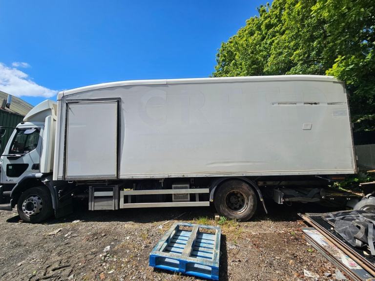 Refrigerated storage truck body