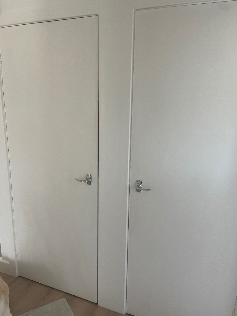 8 internal doors with handles