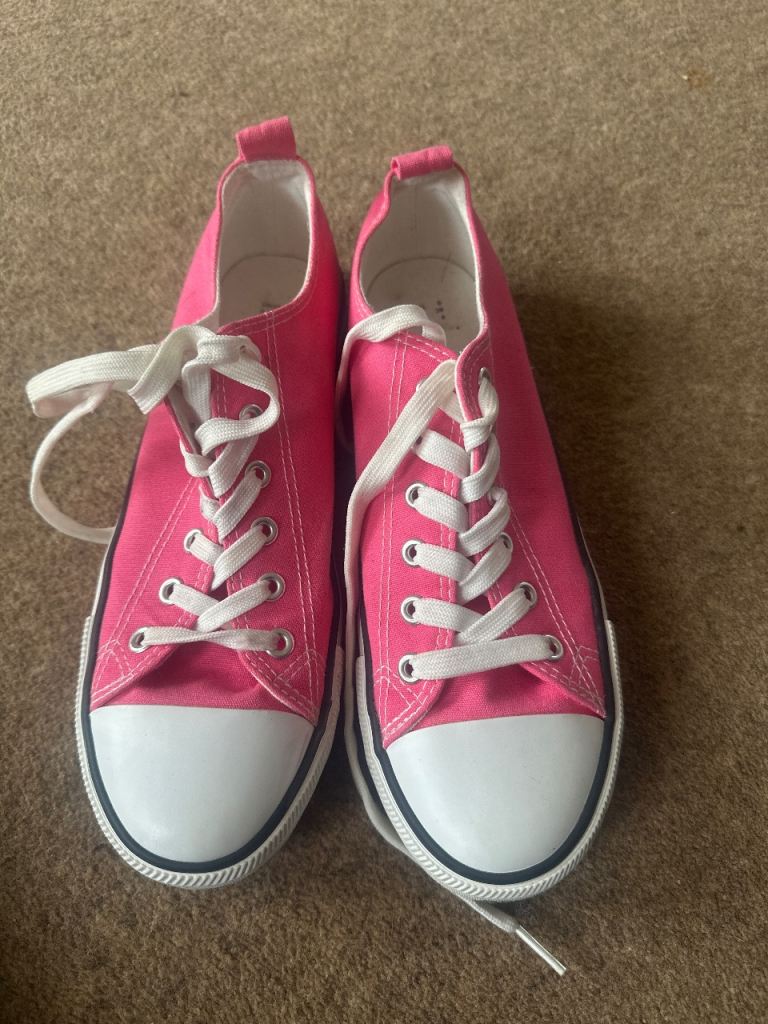 Size 6 lightweight daps