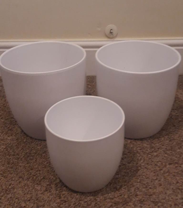 Free 3 ceramic plant pots 