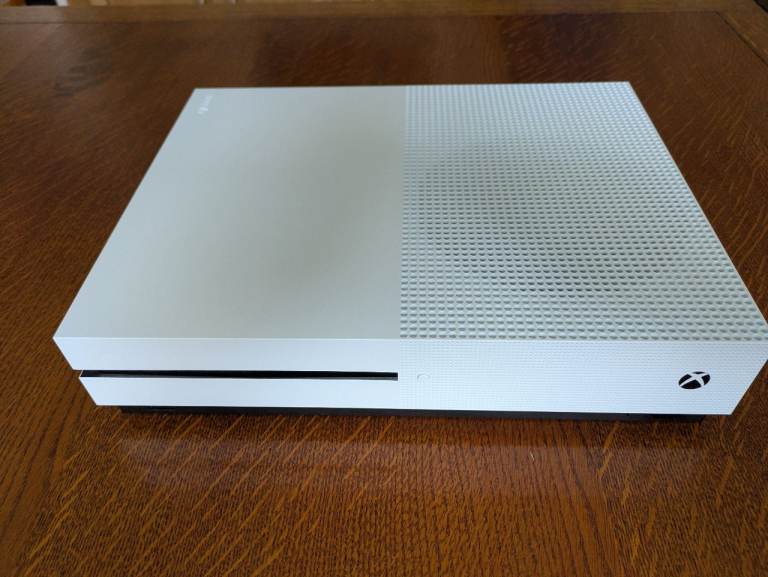 Xbox One S 1TB Console with Controller – Excellent Condition