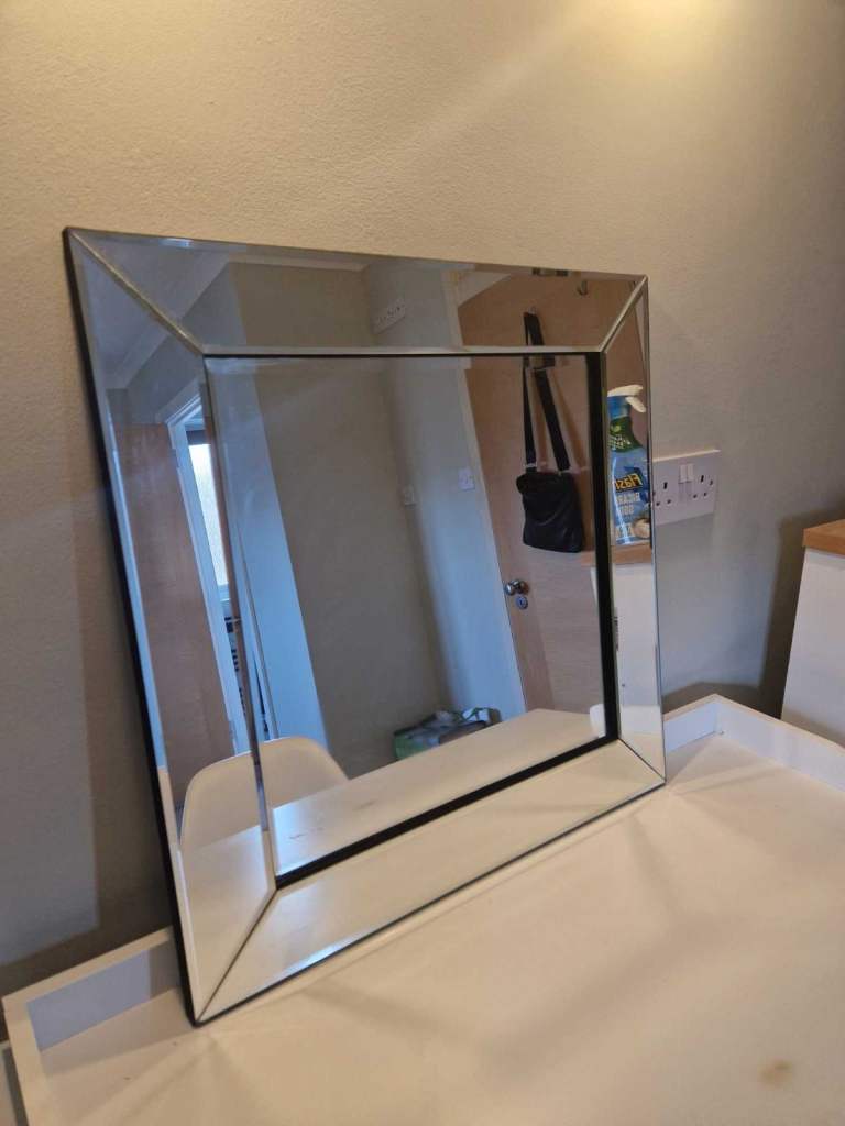 Mitre edge mirror 60x60 cm