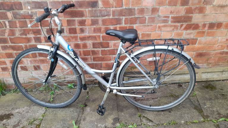 RALEIGH LADIES BIKE. 