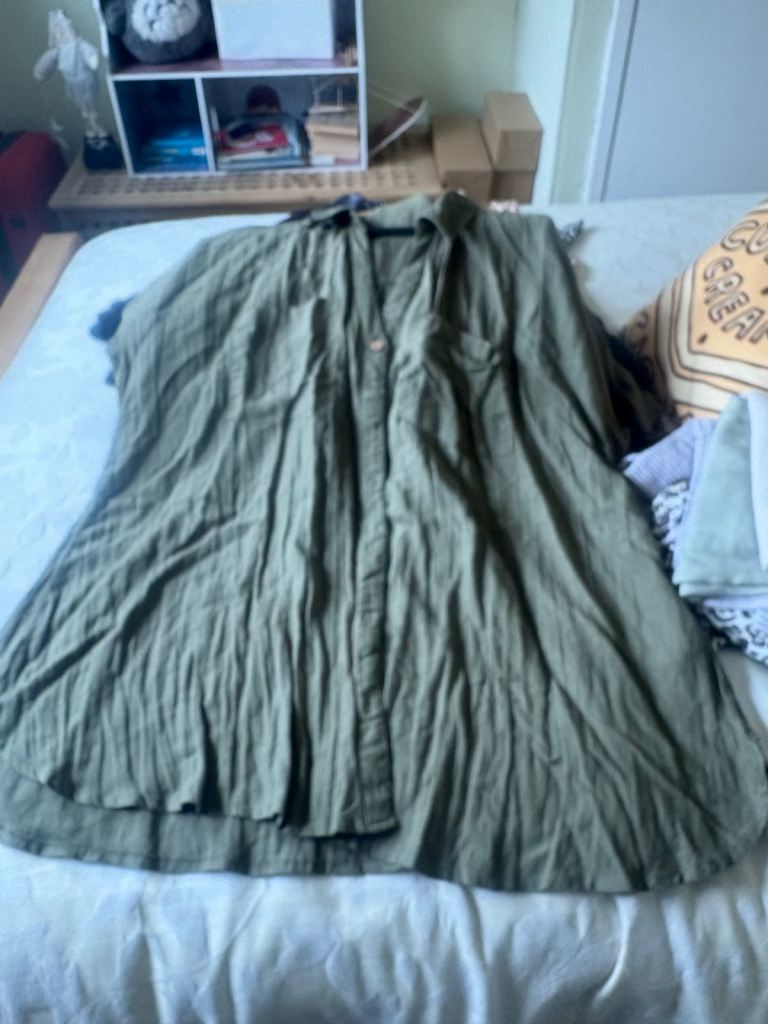 New holiday clothes ( size 22/24)
