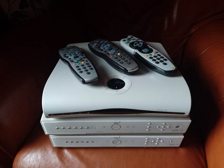 SKY BOX £5 EACH. SKY REMOTE £3 EACH. JOB LOT £20. HOUSE CLEARANCE SALE.