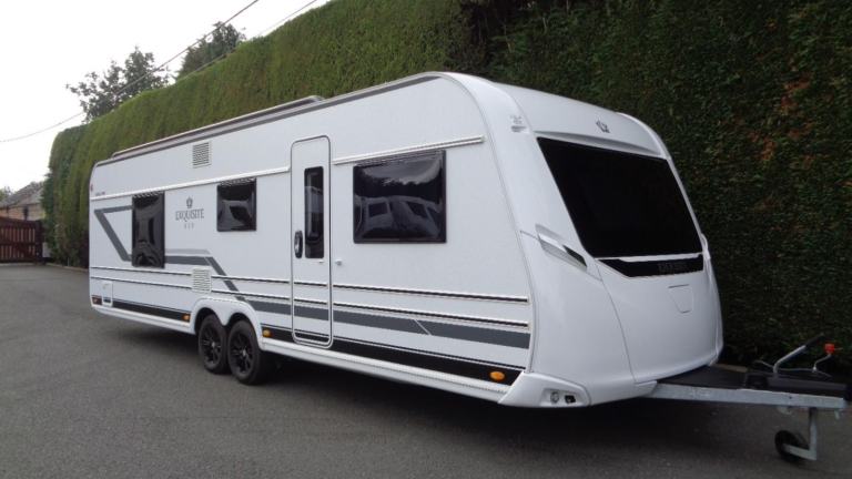 LMC 685 VIP Exquisit 5 BERTH,FIXED TRANSVERSE ISLAND BED CARAVAN 2024
