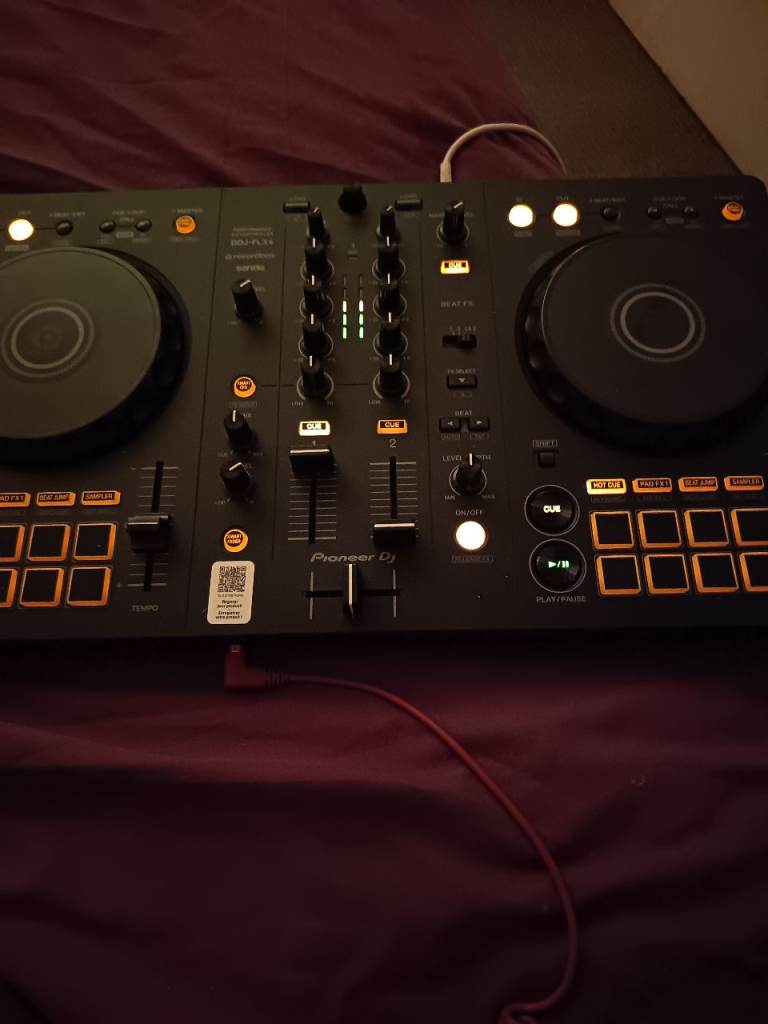 Pioneer DJ DDJ-FLX4 Controller – Excellent Condition