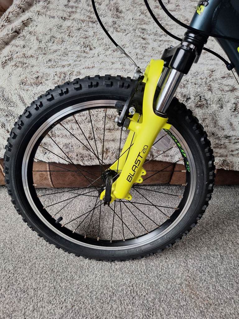 Carrera Blast junior mountain 20 inch wheels 7 speed as new currently £315 in Halfords 