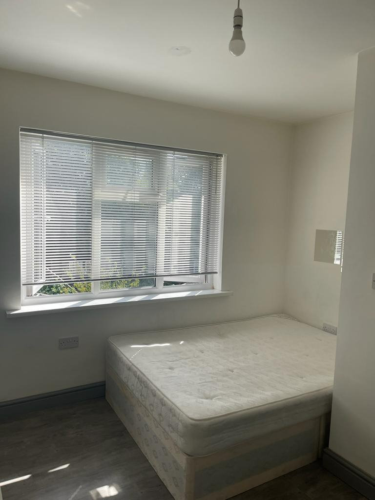 Studio Flat in Feltham (TW14 9NR)