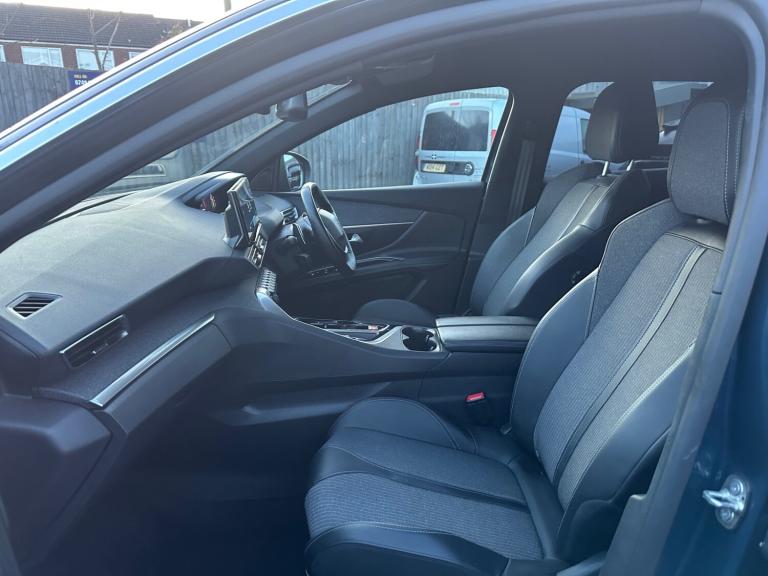 2023 Peugeot 3008 1.2 Hybrid 136 Allure Premium+ 5dr e-DSC6 HATCHBACK Petrol Manual