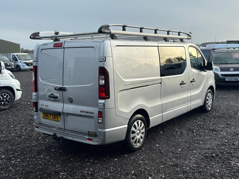 2017 Vauxhall Vivaro 1.6 CDTi 2900 BiTurbo ecoTEC Sportive Crew Van L2 H1 Euro 6 (s/s) 5dr (6 Se ...