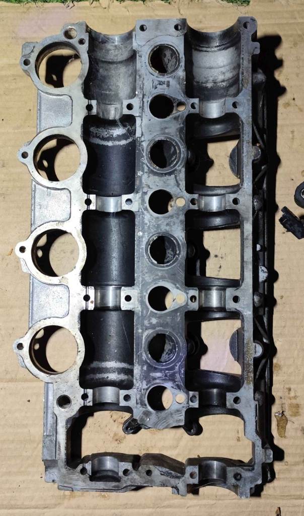 2.0 DIESEL CYLINDER HEAD COVER £30