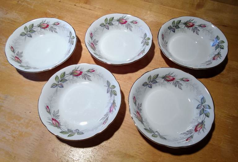 5 VINTAGE PARAGON BONE CHINA ‘BRIDAL ROSE’ SMALL BOWLS