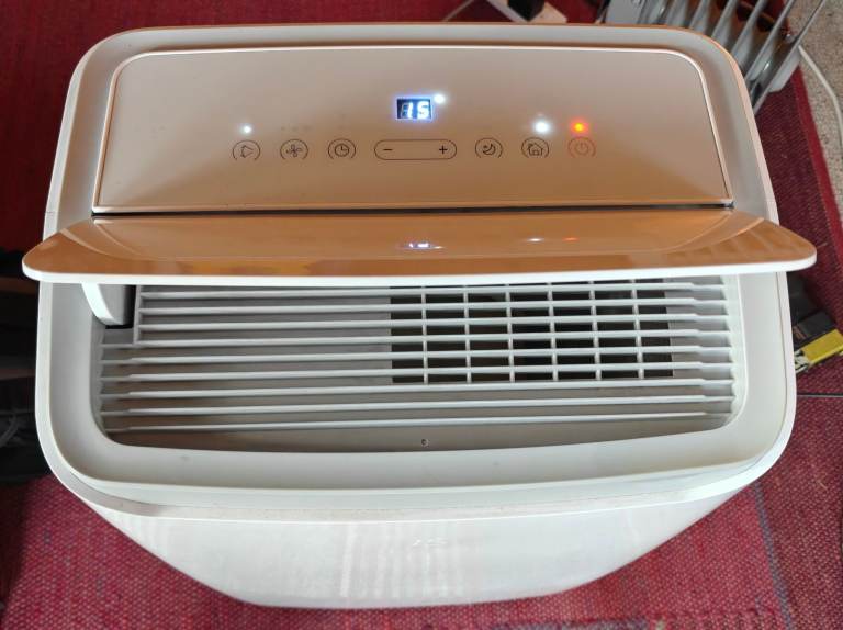 Air Conditioner - 12,000 BTU / 20-25 m² cooling space