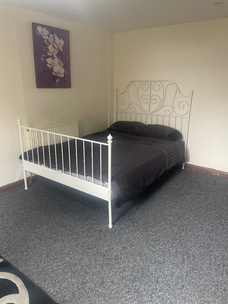  🏡 Large Private Room + Extra Room | All Bills Included | Heaton BD9