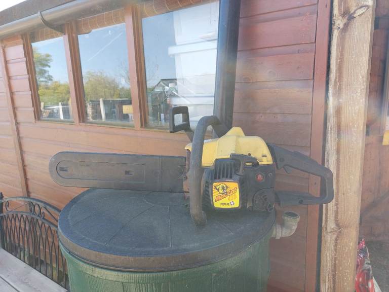 McCullock Petrol chainsaw 