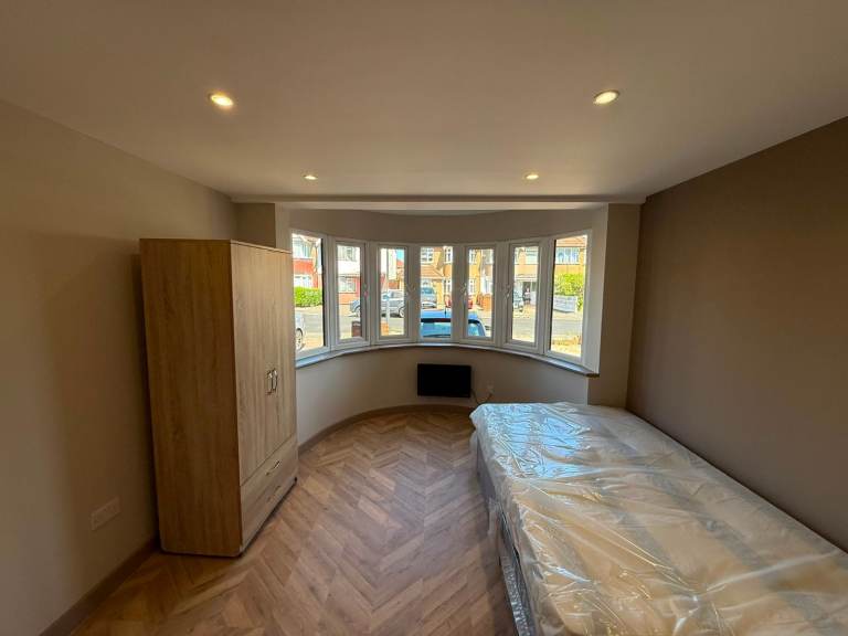 BENEFITS ACCEPTED - Studio Flat Available in Rayners Lane Harrow HA2