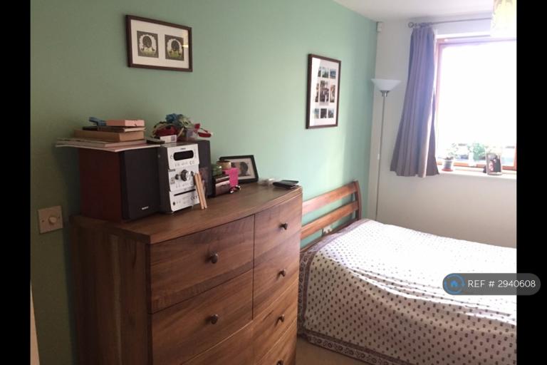 2 bedroom flat in Meath Crescent, London, E2 (2 bed) (#2940608)