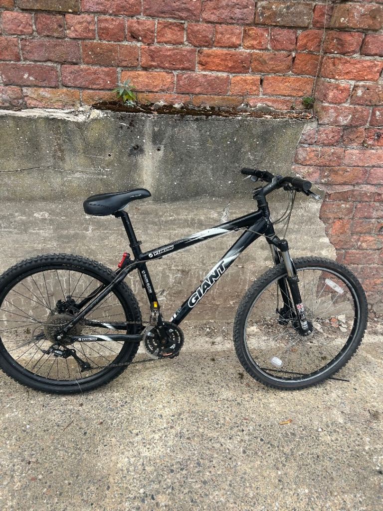 Giant Yukon Mountain Bike – Black, Good Condition
