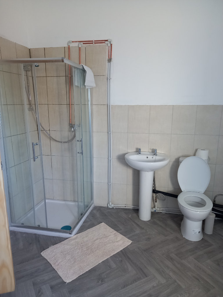 **LET BY**4 BED APARTMENT**HIGH SPEC**4-6 WATERLOO ROAD**BURSLEM**