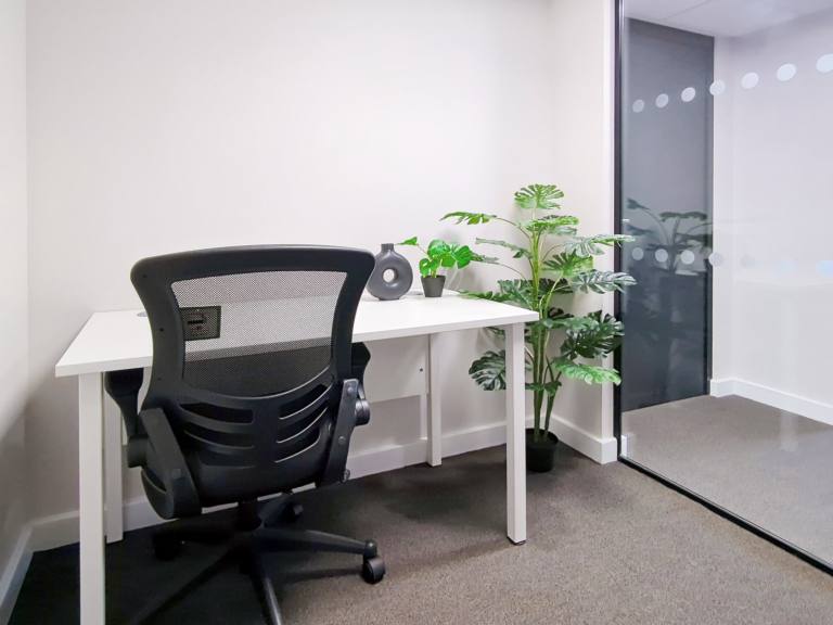 Crewe - CW1 2EW \ Private Office for 1 Person