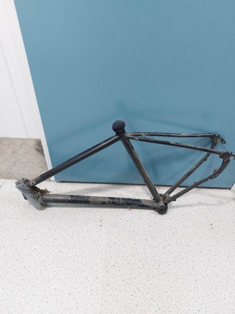 Pinnacle Black Bike Frame – Used Condition