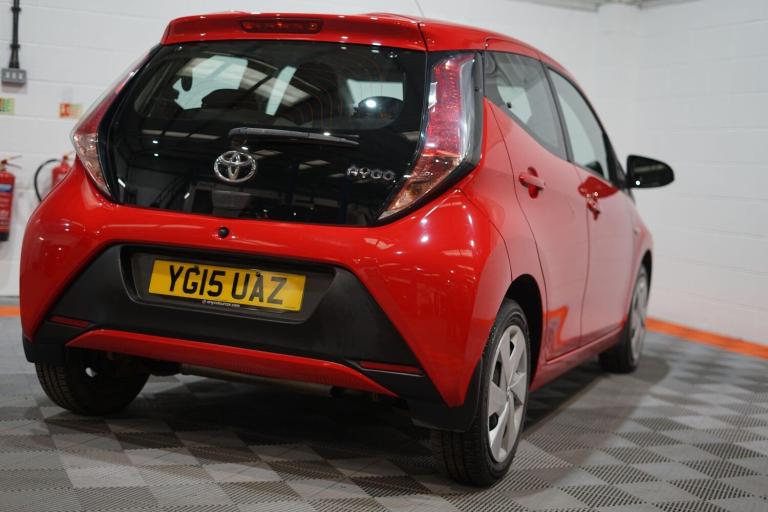 2015 Toyota AYGO 1.0 VVT-i x-play Euro 5 5dr Euro 5 HATCHBACK Petrol Manual