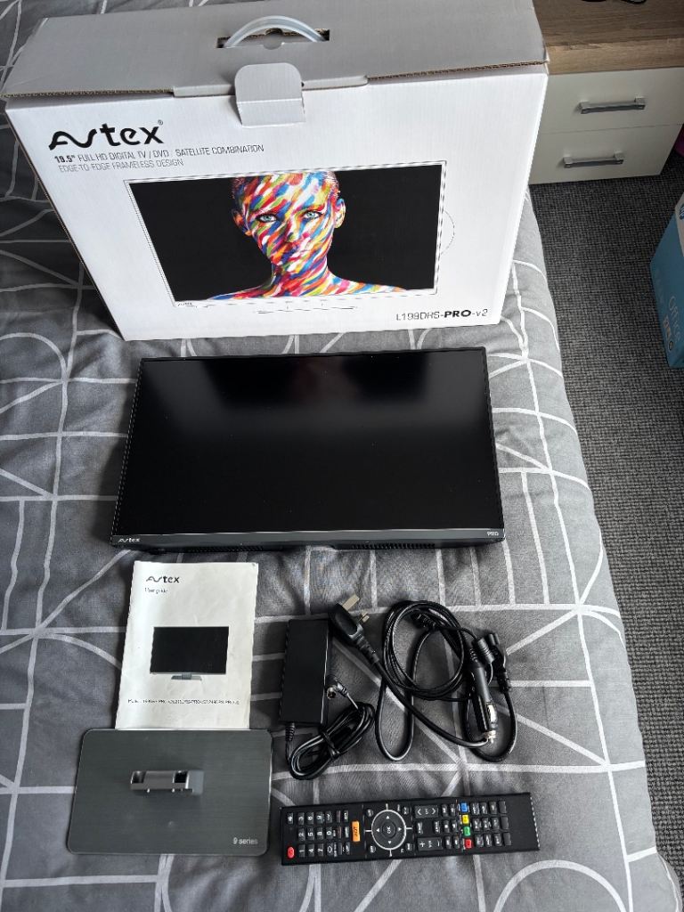 AVtex  L199DRS-PRO -v2  19.5"  TV/DVD/Satellite Combo