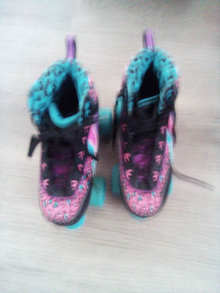 Roller skates 
