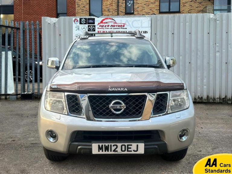 2012 Nissan Navara 2.5 dCi Tekna Pickup Double Cab 4dr Diesel Manual 4WD Euro 5 (190 ps) Pickup D...
