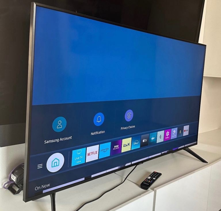 65” 4K ULTRA HD HDR SAMSUNG SMART TV (Delivery Available)
