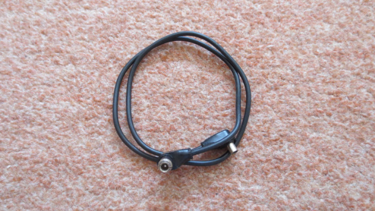 16 inch long flashgun extension lead in black