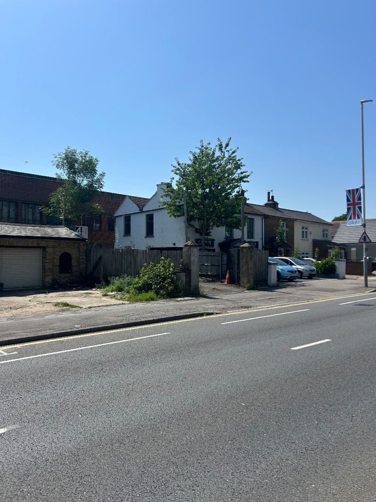 Yard for rent on main Uxbridge rd between Uxbridge and southall 