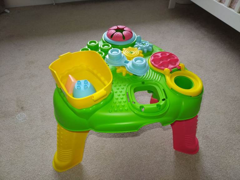 Free baby sensory table 